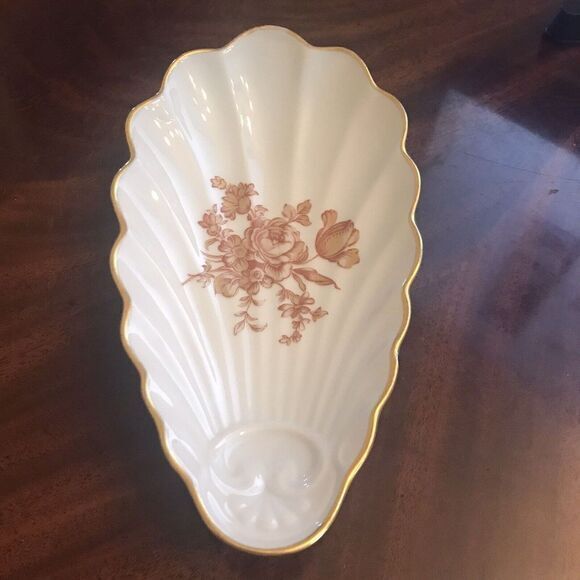 Limoges‎ France Shell Pattern Footed White Dish with Gold Rem and Rose Pattern - Picture 6 of 8